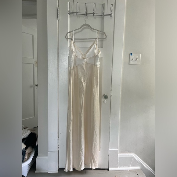 FRAME Ruched Mixed Media Maxi Dress - Picture 3 of 4